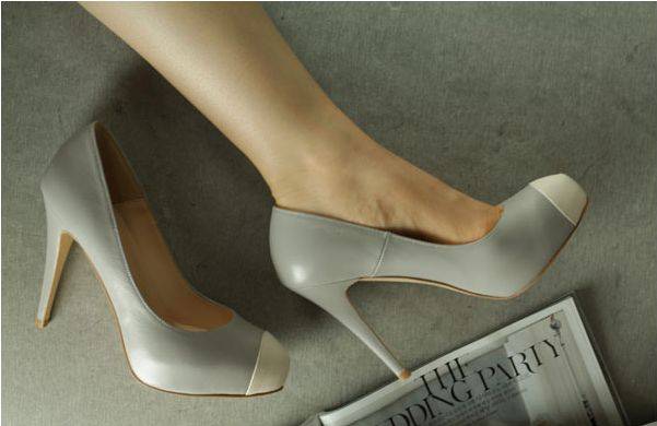 !!NEW!! Must Have Two Color Stylish Pumps Gray&White(Size 2-6)