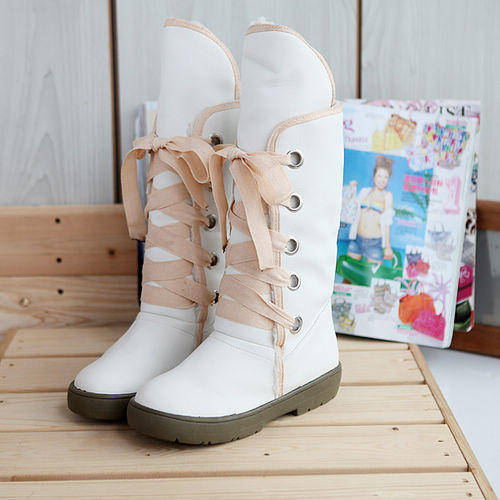 Lace-Up Snow Boots in White ( Size 2 - 8 )