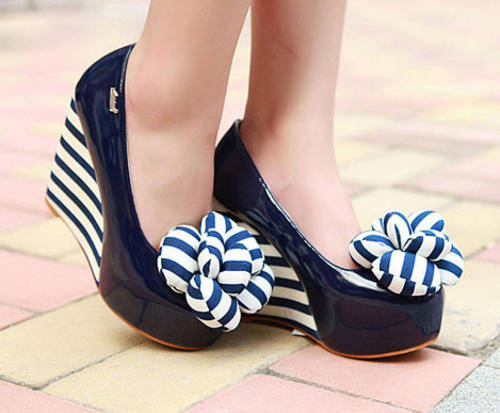 Puff Flower Wedges in Blue / Pink