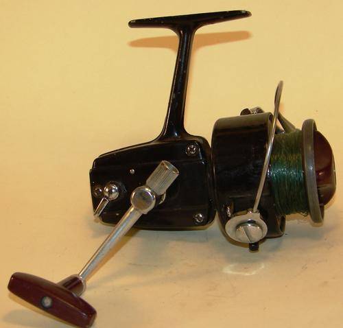 Vintage Daiwa No 7300 Spinning Reel- no 2-Good condition