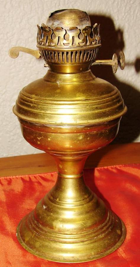 Antique brass Duplex kerosene lamp without glass