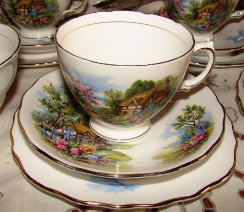 Beautiful vintage Royal C Vale 2 tea set with country scene and gold trimmings- England-21 piece