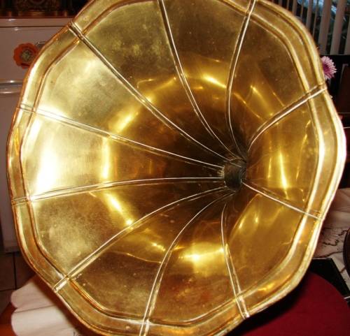 Vintage ebonised wind-up Horn Gramophone-motor by The Gramophone Co-Hayes Middlesex-in working order