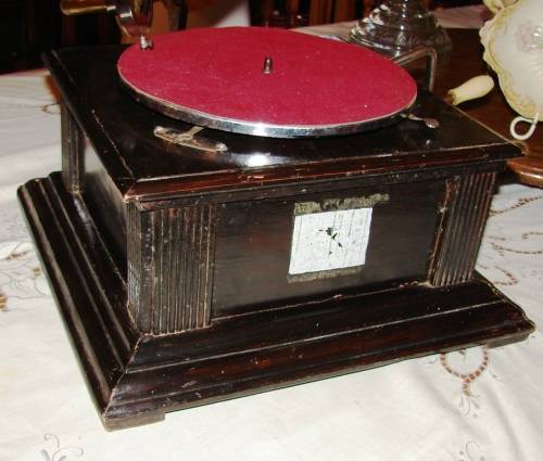 Vintage ebonised wind-up Horn Gramophone-motor by The Gramophone Co-Hayes Middlesex-in working order