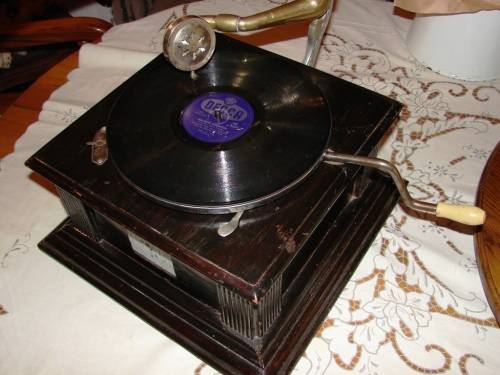 Vintage ebonised wind-up Horn Gramophone-motor by The Gramophone Co-Hayes Middlesex-in working order