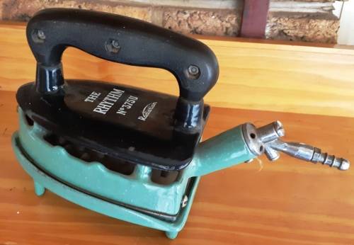 Vintage "The Rhythm no 375U  Radiation" Metal/Enamel coated gas iron with rest-very good condition
