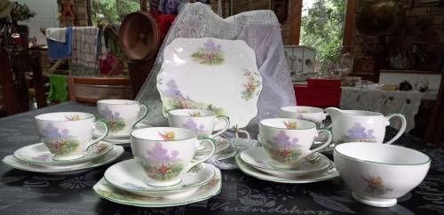 Beautiful  21 piece vintage Bell China -Made in England "Meadowside" Tea Set
