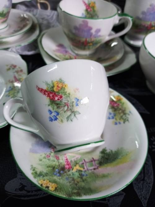 Beautiful  21 piece vintage Bell China -Made in England "Meadowside" Tea Set