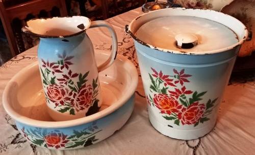 Nice  4 Piece vintage flowers design Enamel set-basin, pitcher and slop bucket