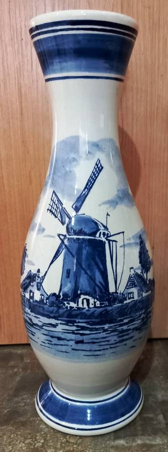 Beautiful vintage hand painted Delft Blauw Vase made in Holland marked 457-H 23.5 cm-good condition