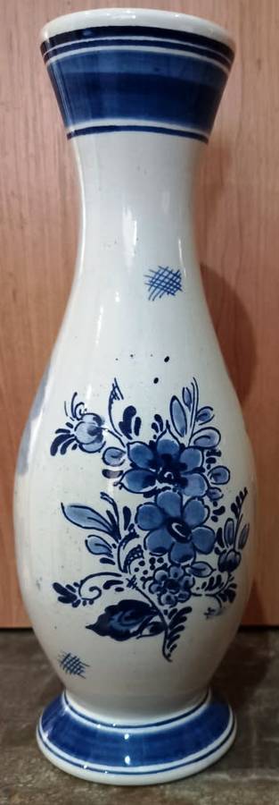 Beautiful vintage hand painted Delft Blauw Vase made in Holland marked 457-H 23.5 cm-good condition