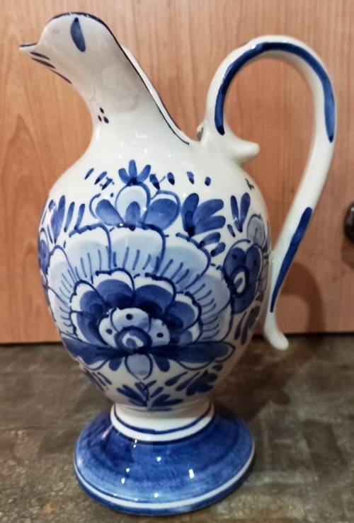 Beautiful vintage Handgeschilderd Delft Holland Vase by III/Y/E/W marked 265-H 15 cm-good condition