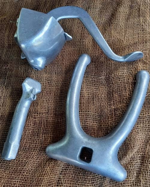 Vintage Fruit Juicer hand press- good working condition 24 cm x 23 cm x 16 cm