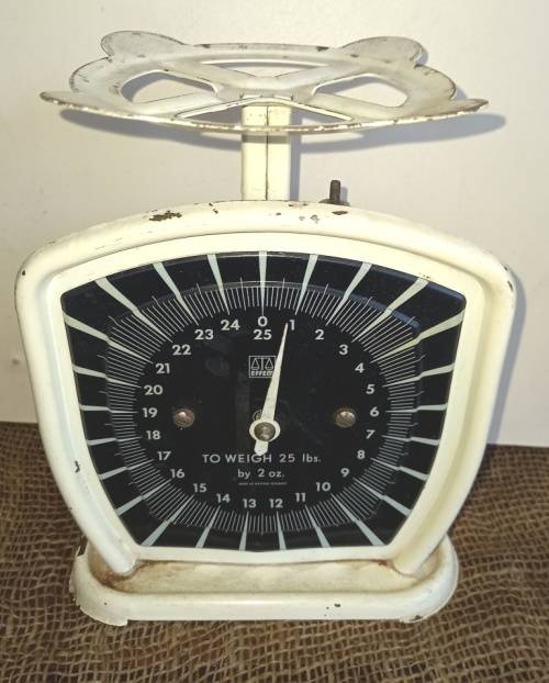 Vintage 25 lbs  EFFEM Kitchen Scale in working condition
