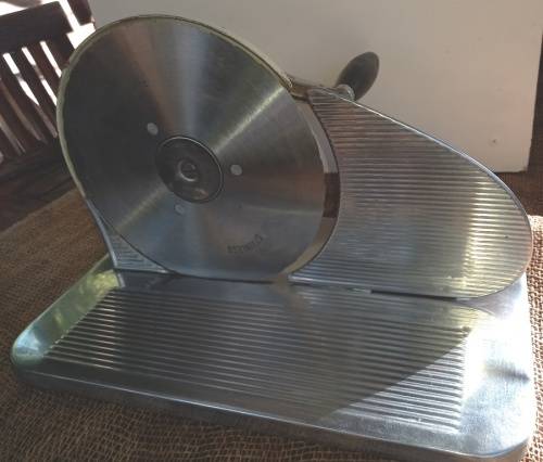 Vintage quality Pineware Bread Slicer in good working condition with good stainless steel blade