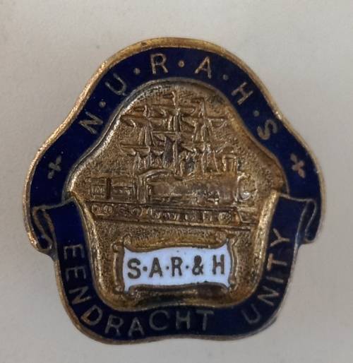 Rare Old SA Railway and Harbour (SAR and H) Brass Jacket button-2,5 cm x 2.5 cm in good condition