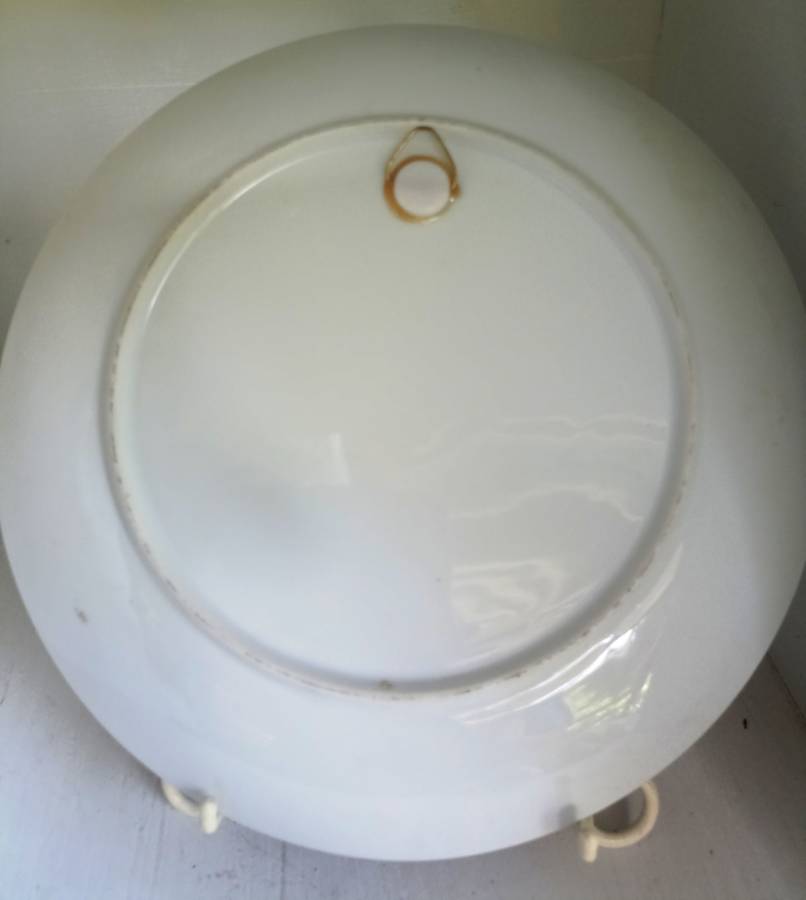 Beautiful 26 cm hand decorated Oriental Imari Porcelain wall plate