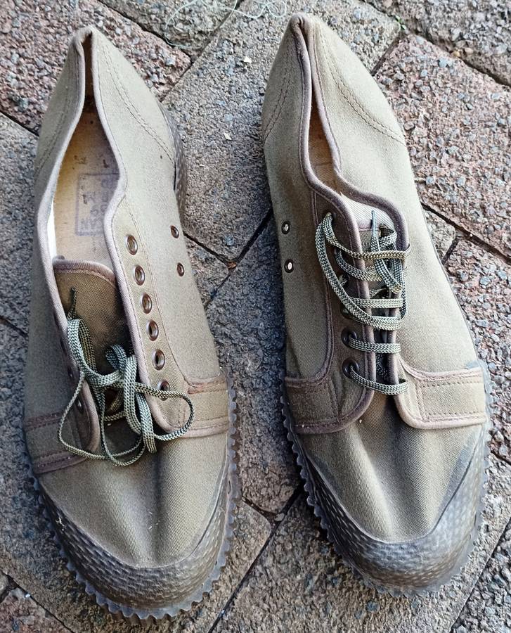 SADF Army no 9 Tekkies-never used-Stamped Runacan N.C.P.M. Ltd 1969