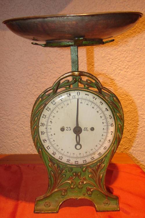 Beautiful Antique 25lb Scale-green with gold finishing-collectors item