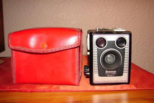 Brownie Box Six 20 Camera Model C 1953-1967-In very good condition-In red cover case