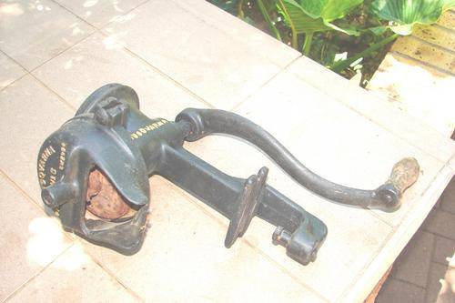 Vintage Husqvarna No 6 - Made in Sweden "Meat" Mincer - Inner part a bit rusted but works