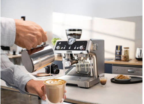 Delonghi - La Specialista Manual Pump Espresso Machine - EC9355.M