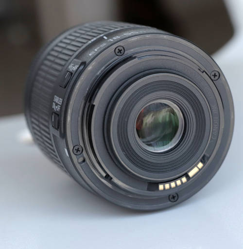 Canon EF-S 18-55mm 1:3.5-5.6 IS STM lens + lens hood