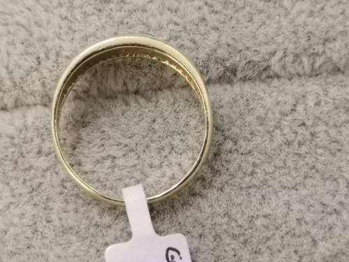 Detailed Gold Ring With Diamonds