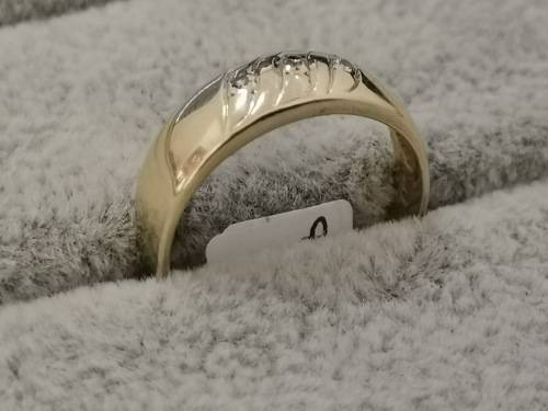 Detailed Gold Ring With Diamonds