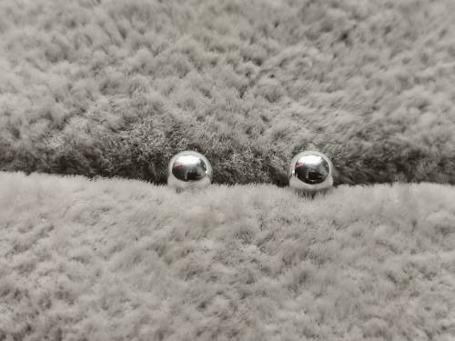 Discount!! 4mm Silver Ball Stud Earrings