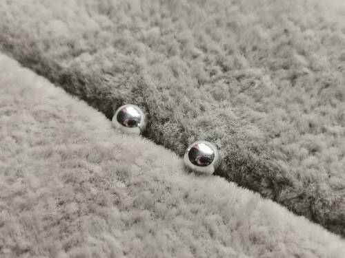 Discount!! 4mm Silver Ball Stud Earrings