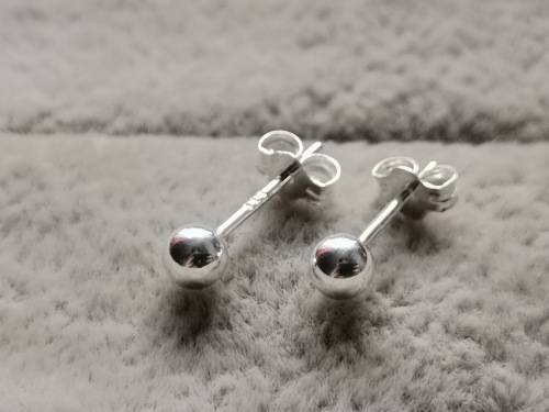 Discount!! 4mm Silver Ball Stud Earrings