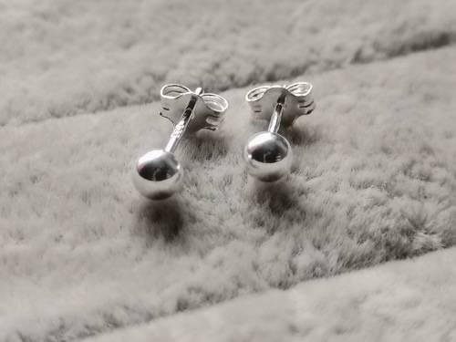 Discount!! 4mm Silver Ball Stud Earrings