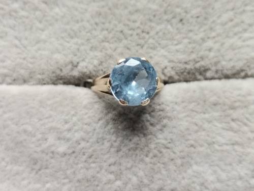 Gorgeous 9ct Gold Ring