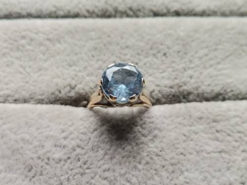 Gorgeous 9ct Gold Ring