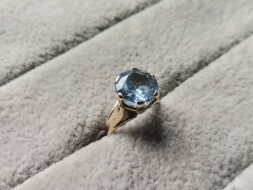Gorgeous 9ct Gold Ring