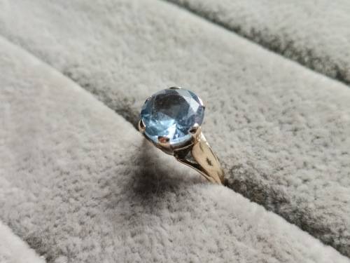 Gorgeous 9ct Gold Ring