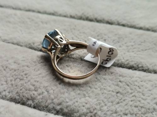 Gorgeous 9ct Gold Ring
