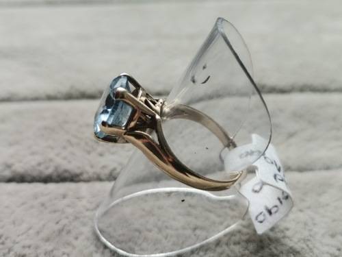 Gorgeous 9ct Gold Ring