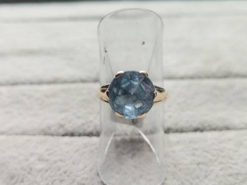 Gorgeous 9ct Gold Ring