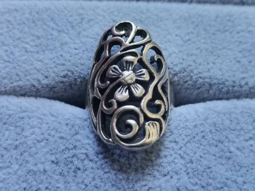 DISCOUNT!! Silver Flower Ring
