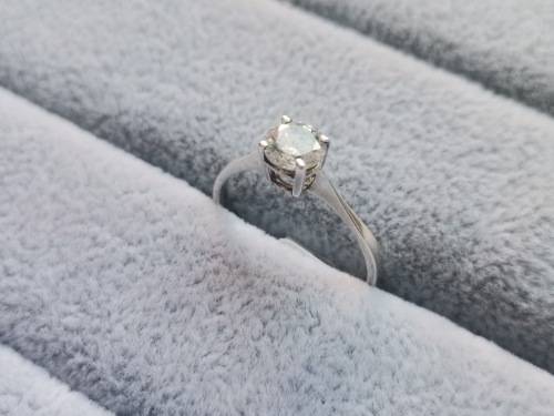 DISCOUNT!! Silver Solitaire Ring