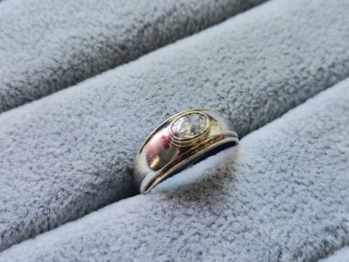 DISCOUNT!! Silver Solitaire Ring