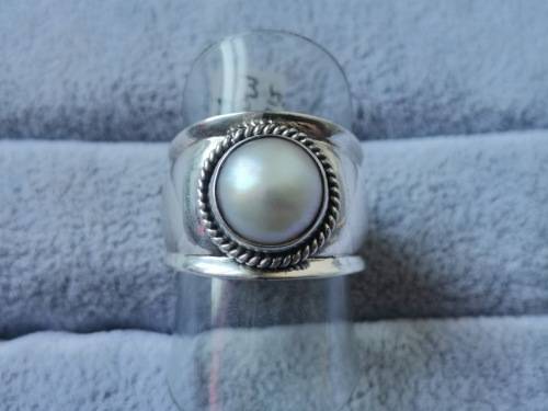 Discount!! Silver Pearl Ring