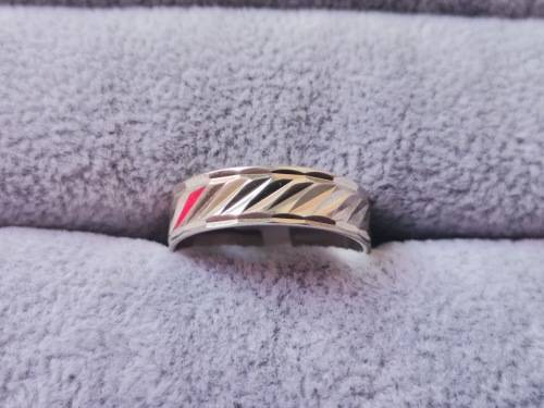 Discount!! Patterned Silver Ring