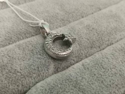 **R1 Auction** Silver Moon Pendant