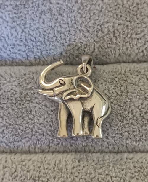 **R1 Auction** Silver Elephant Pendant
