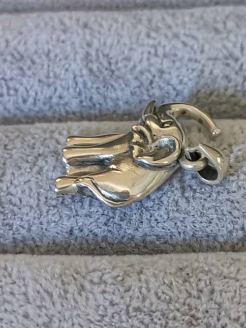 **R1 Auction** Silver Elephant Pendant