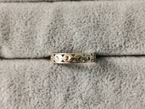 Unique 9ct Gold Ring