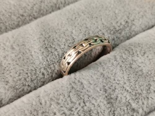 Unique 9ct Gold Ring